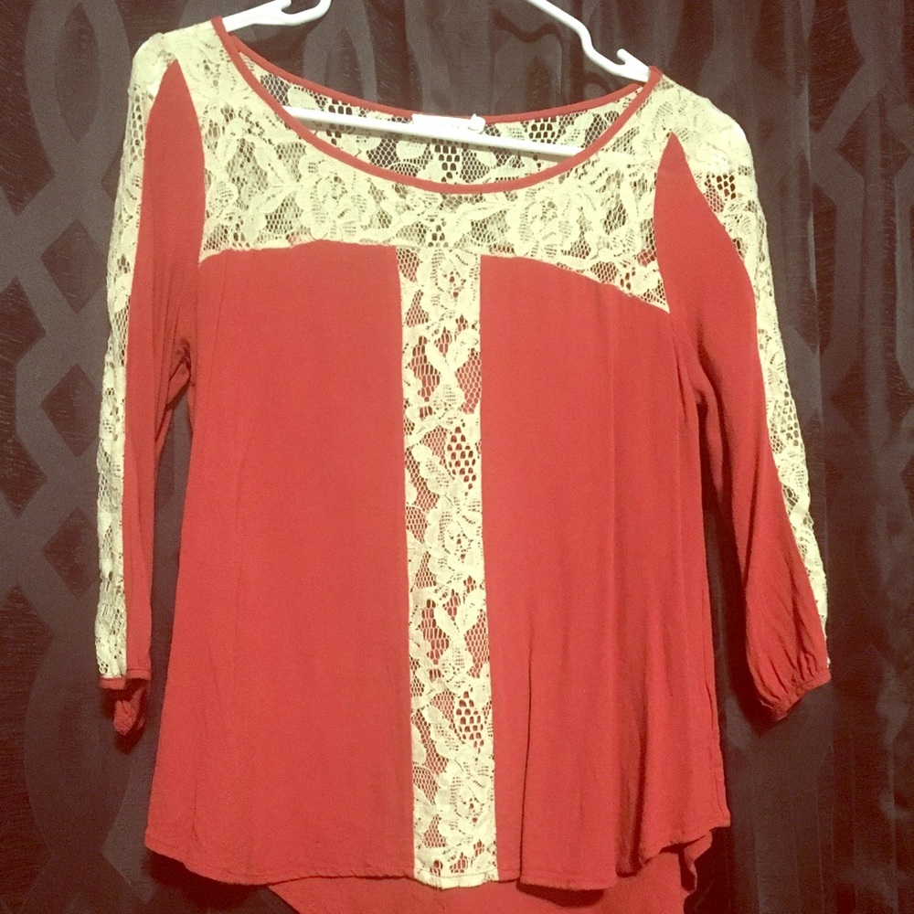 ⭐️Lace accented blouse⭐️